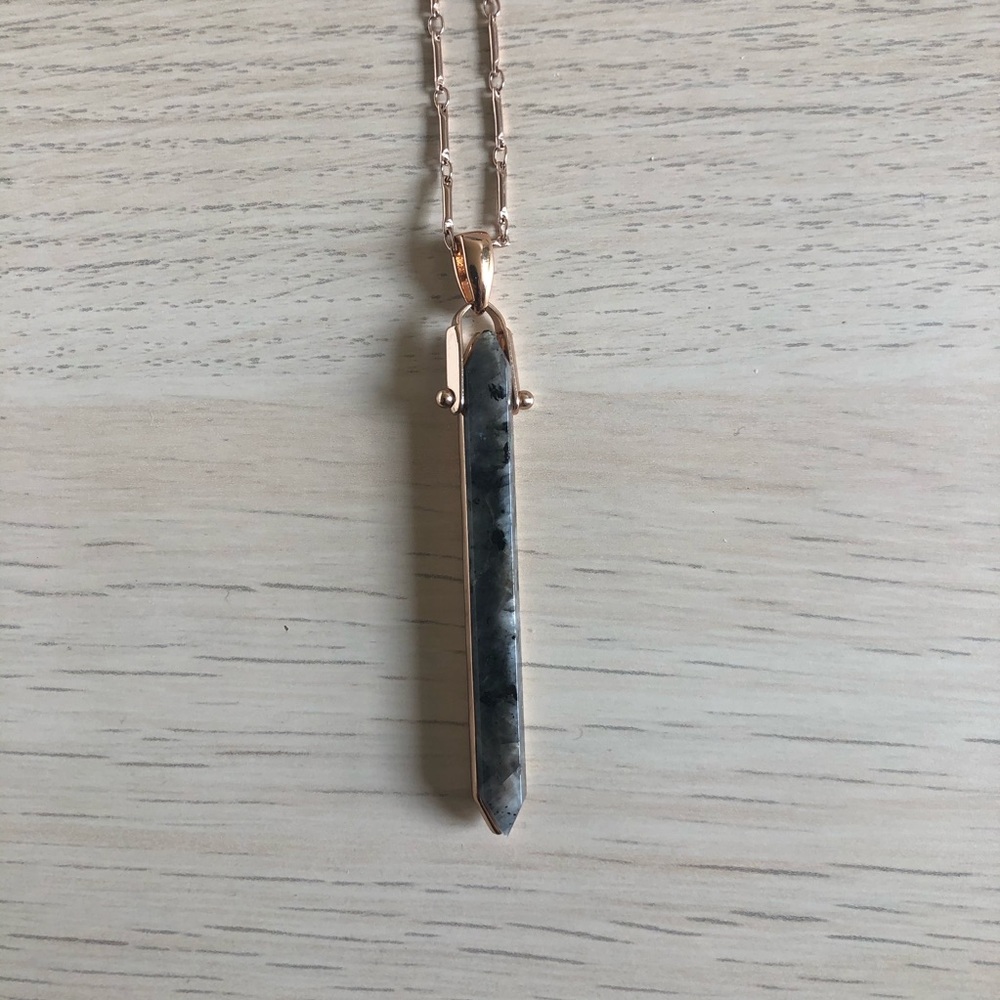 Stone rebel pendent - rose gold